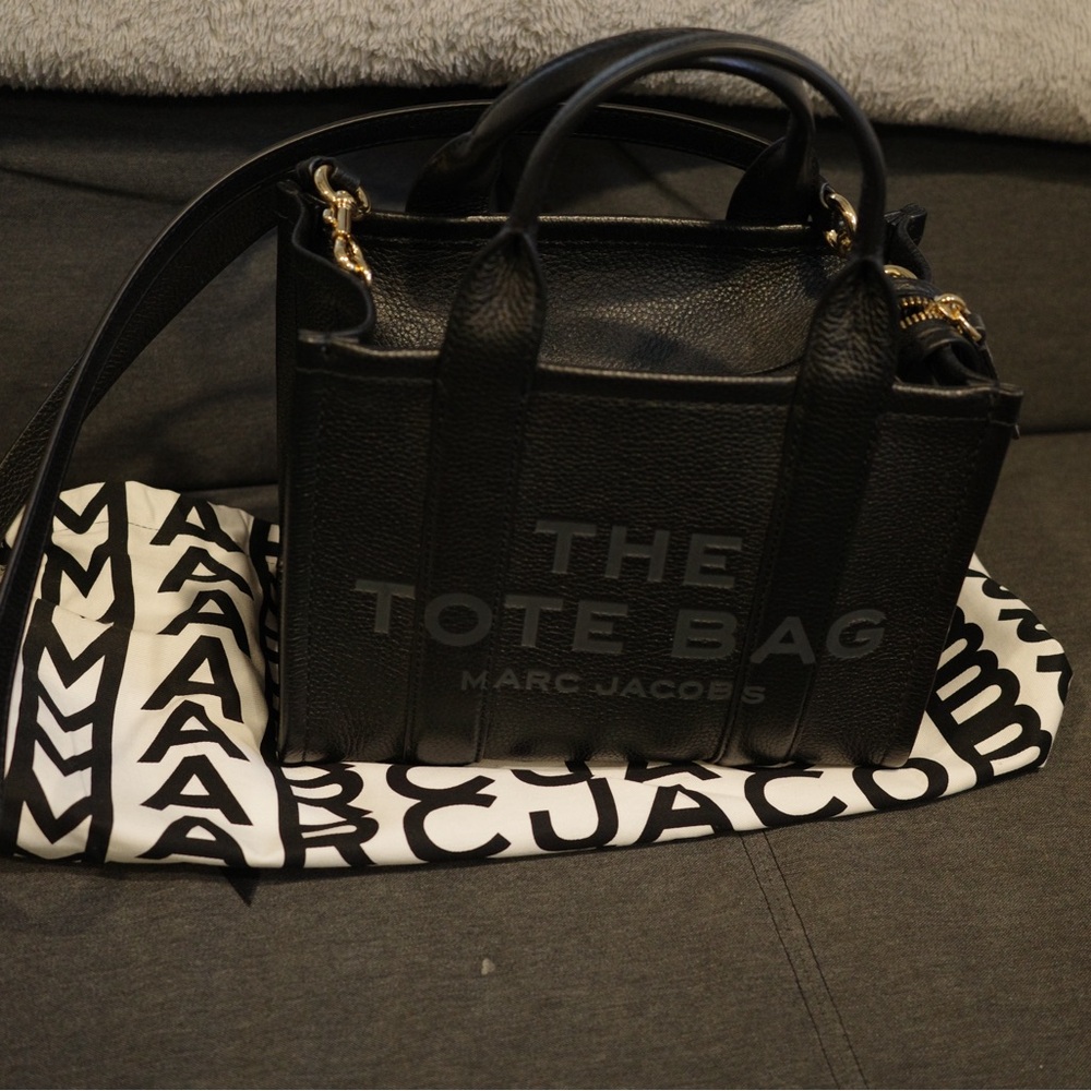 Marc Jacobs The Leather Tote Bag - Picture 9 of 13